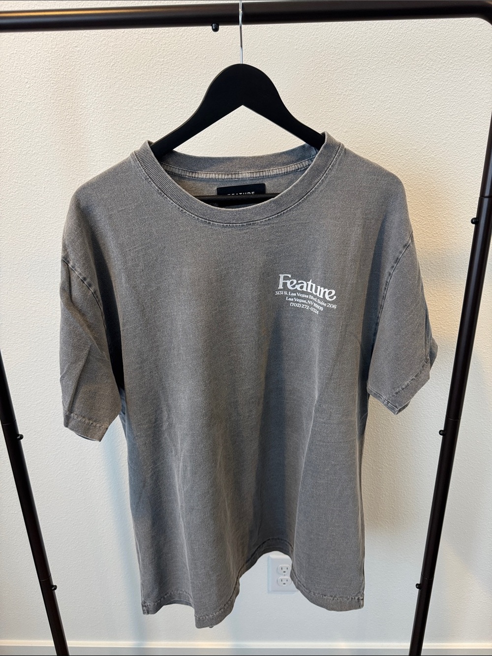 Feature Las Vegas: Logo Gray Men’s Crewneck T-Shirt